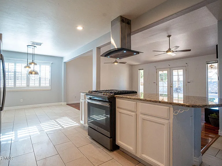 10805 Hitchcock Ave — Photo 5
