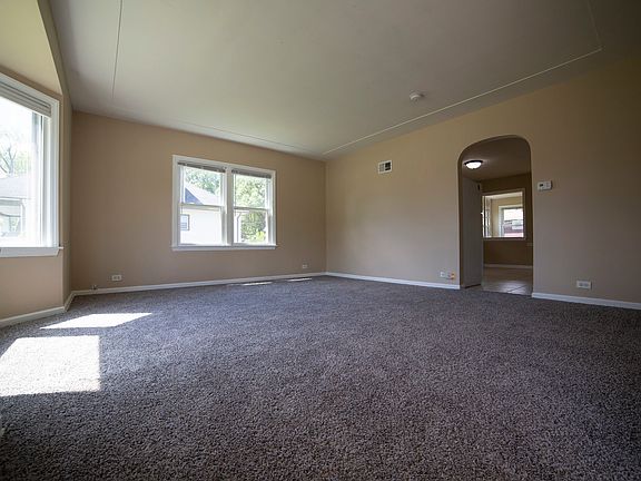 4th image of 16018 Woodlawn West Ave