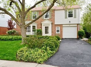 27 Salem Ln, Evanston, IL 60203
