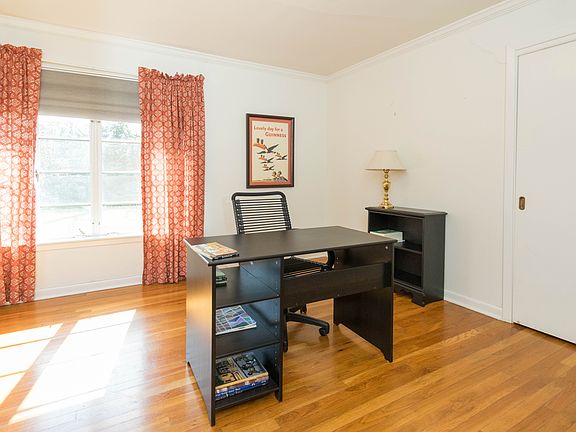 3rd image of 510 Robinhood Pl