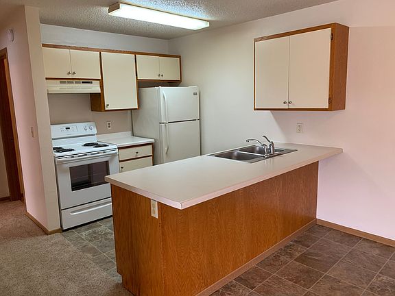 2nd image of 1002 7th St SE #305