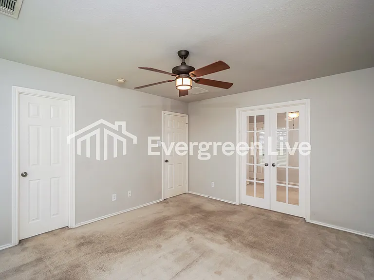4331 Griffin Park Dr — Photo 8