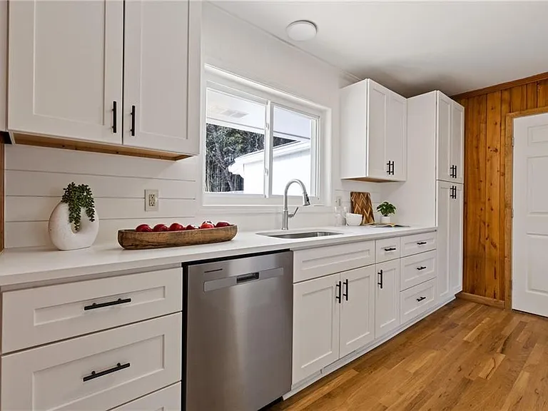 Kitchen Wall/Cabinets