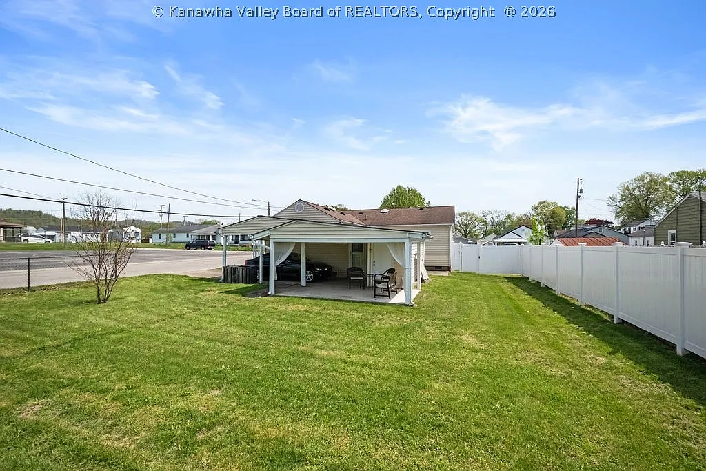 604 Spring St photo 1