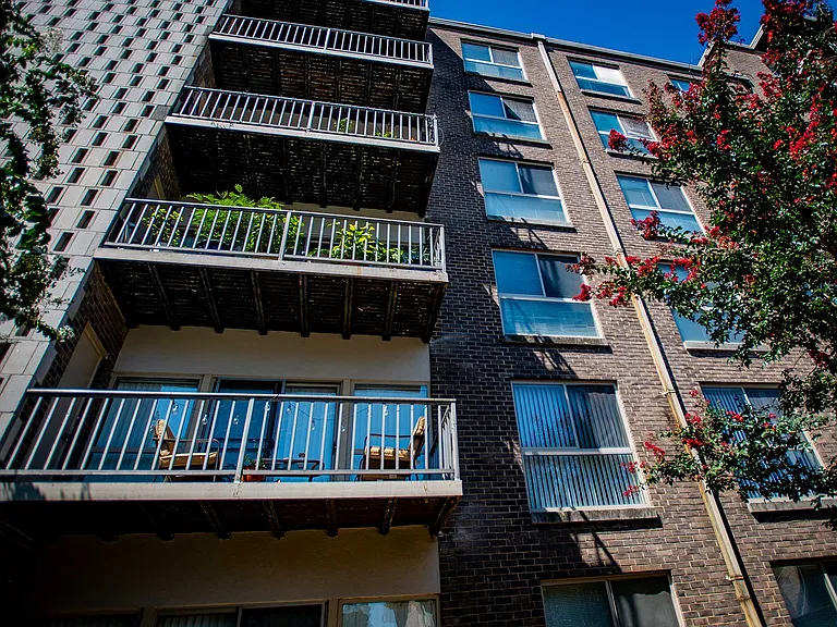 Silver Spring House Balconies 02