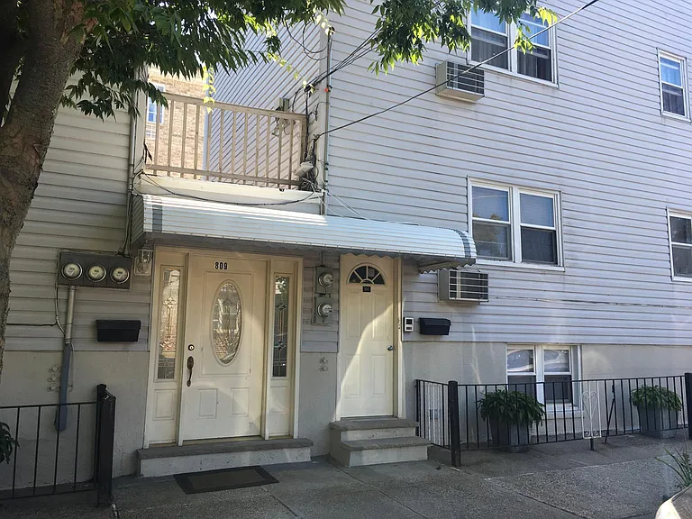 809 Clarence Ave #2 — Photo 14
