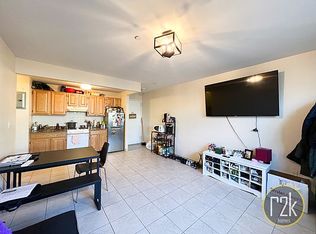 30-35 31st St #3F, Astoria, NY 11102