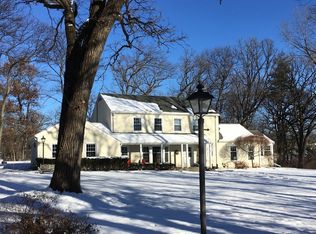 1802 Palatine Rd, Inverness, IL 60067