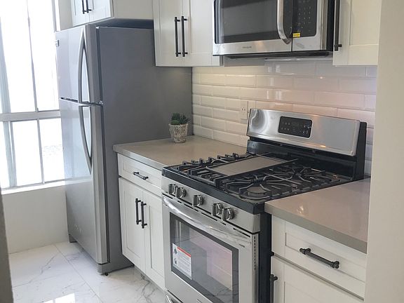 3rd image of 6050 Cadillac Ave #4