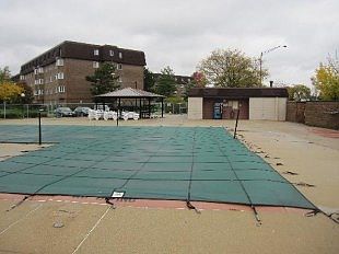 Heated pool w/ lifeguard