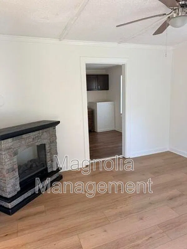 2 bed, 1.0 bath, $925 — Photo 4