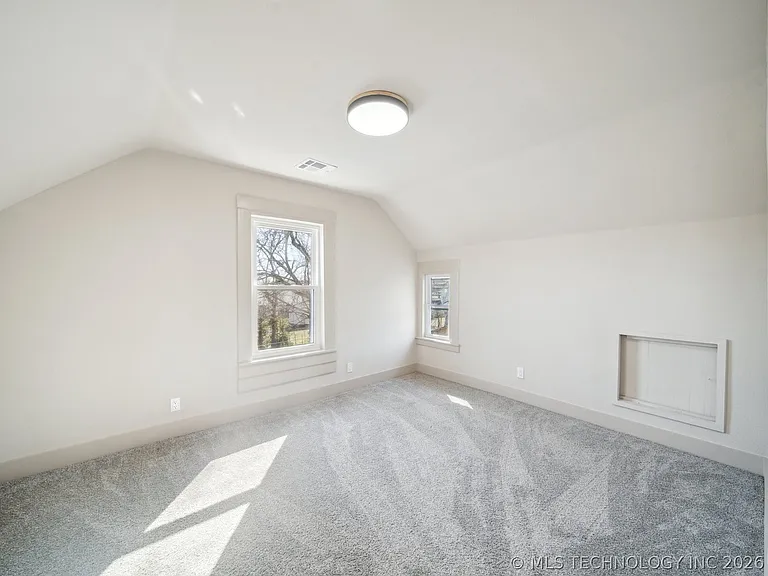 221 W Detroit St — Photo 33