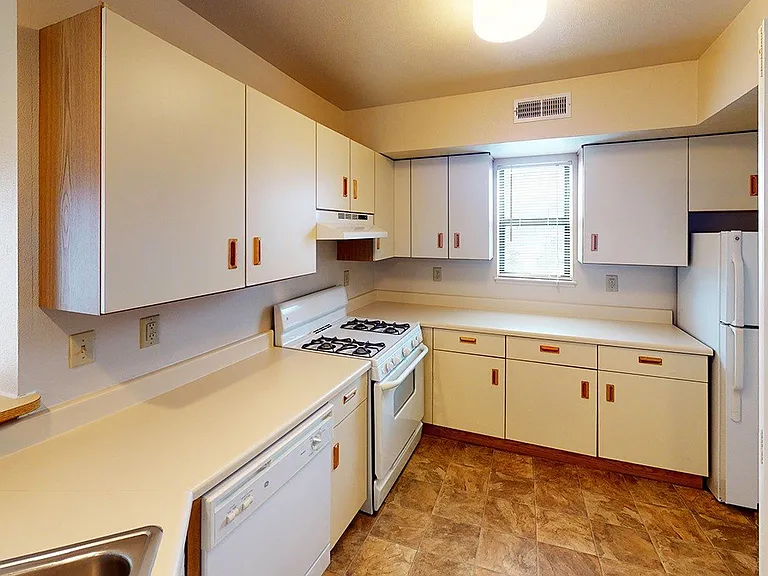 Liberty Mills Apartments — Photo 45