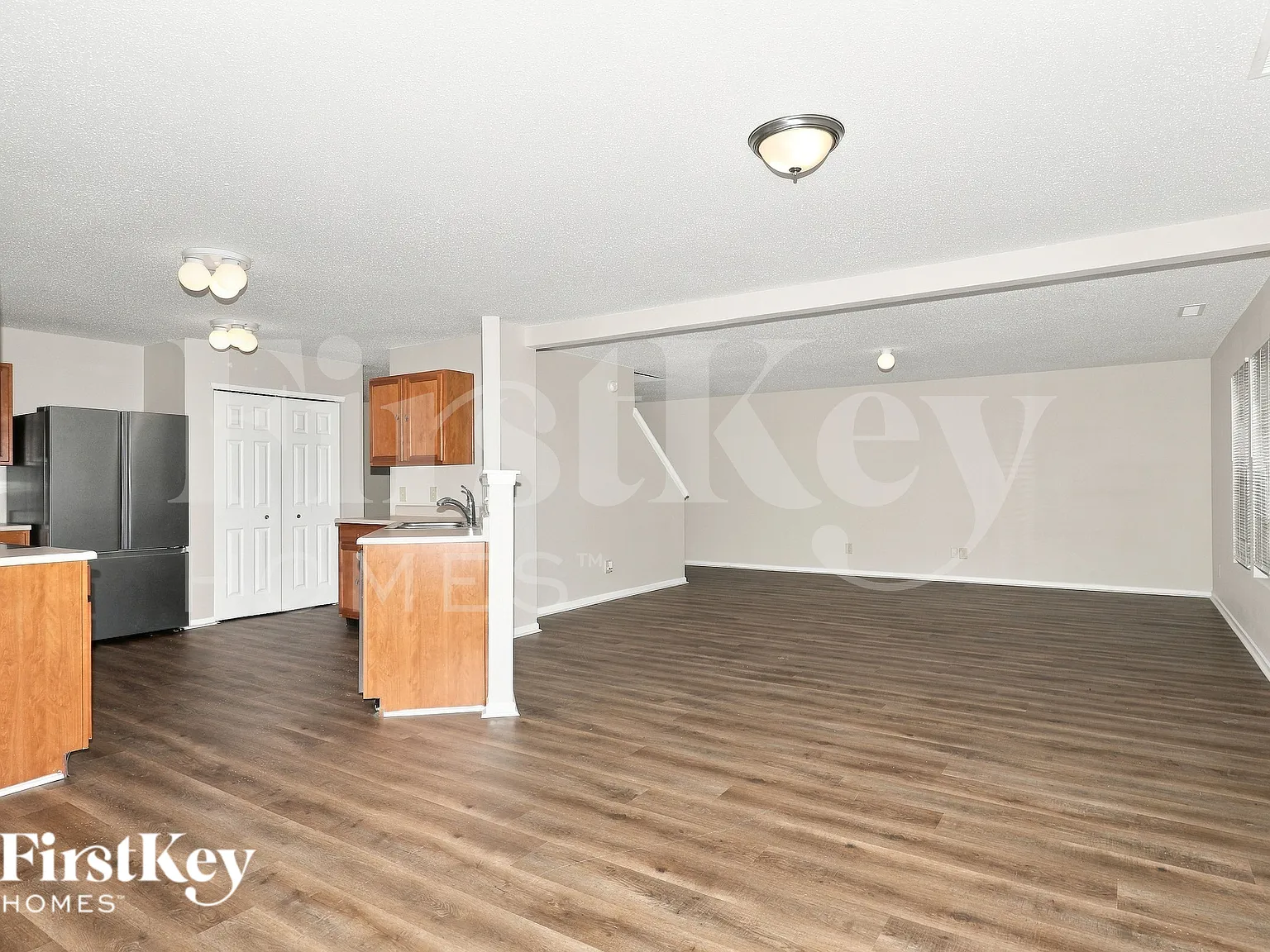 3 bed, 2.5 bath, 2328 sqft, $1,825 — Photo 4