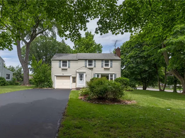 2 Holmes Rd, Rochester, NY 14626