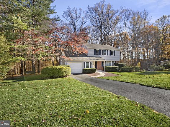 4th image of 1011 Londonderry Dr