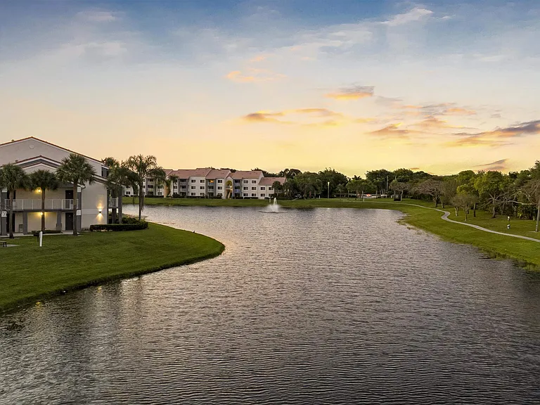 Waters Edge Delray — Photo 40