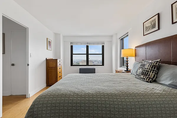 Sold by Bank Neary | media 6