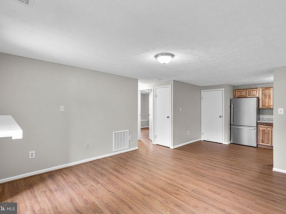 4th image of 3925 Greencastle Rd APT 103
