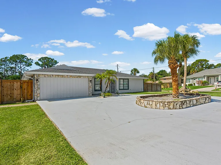 240 Eider Rd — Photo 3