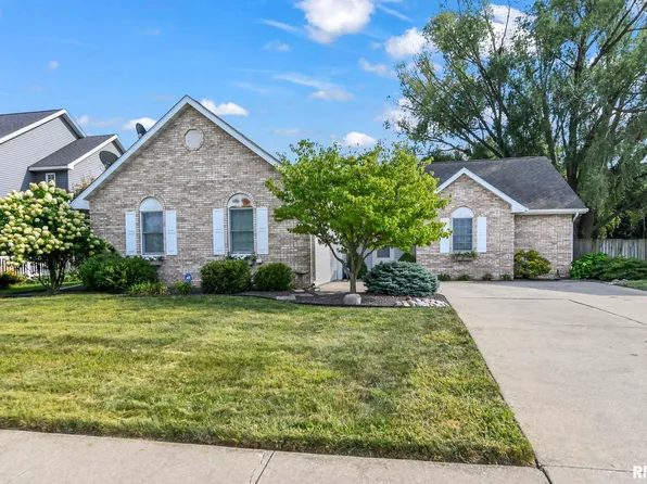 1014 Mesa Dr, Chatham, IL 62629