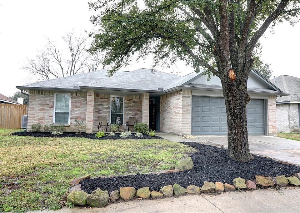 Charming one story, NEW ROOF 2016, 4 bedrooms, 2 car garage
