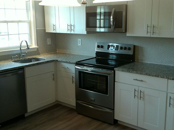 3rd image of 21 Edinburgh Lane #B