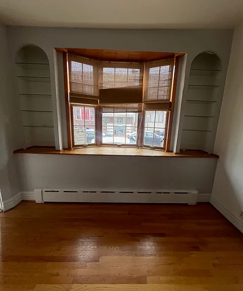 Front bay windows with inlet twin shelves