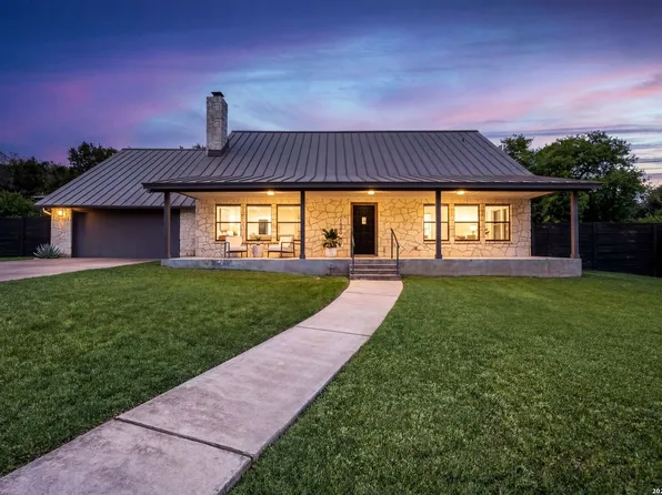 1300 Warbler Dr, Kerrville, TX 78028