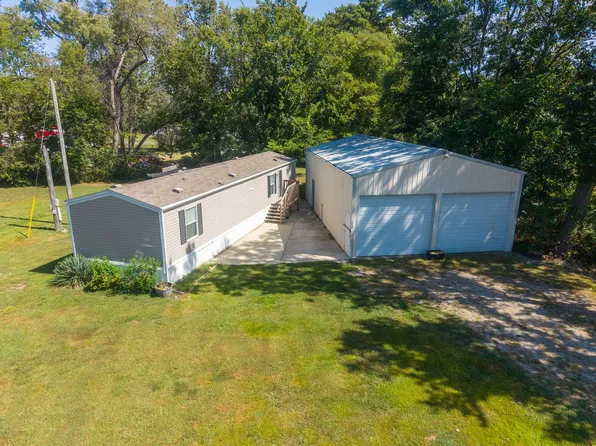 1205 Gary St, Centralia, IL 62801