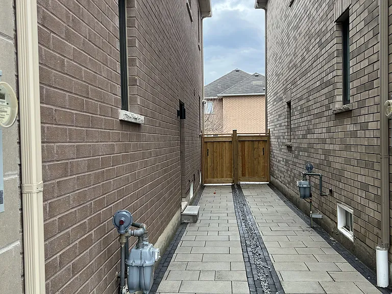 133 Jinnah Ave #BASEMENT — Photo 13