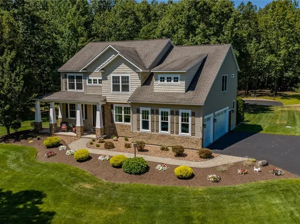 9089 Ashley Landing Dr, Clay, NY 13041