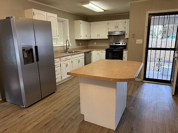 4th image of 2403 Danny St