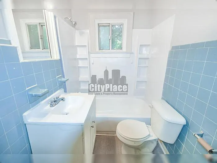 1465 W 34th St — Photo 14