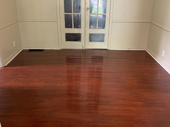 2nd image of 4229 N Oxford St