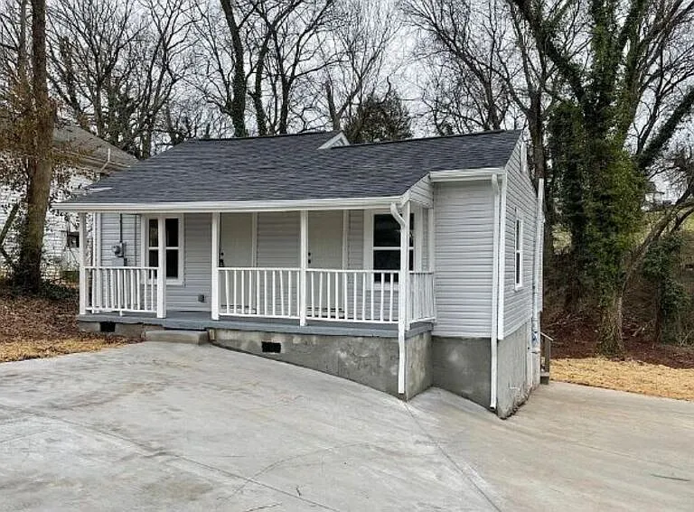 1308 Iredell Ave — Photo 1
