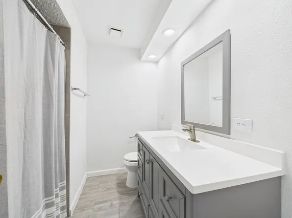 16207 N Meadow Dr, Houston, TX 77073