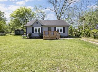 905 Nicholson St, Decherd, TN 37324
