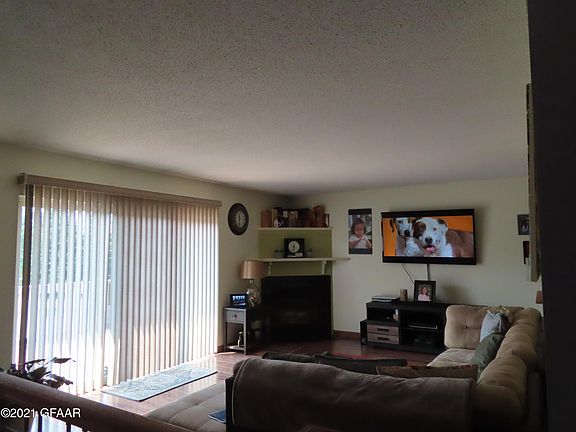 3rd image of 2286 27th Ave S