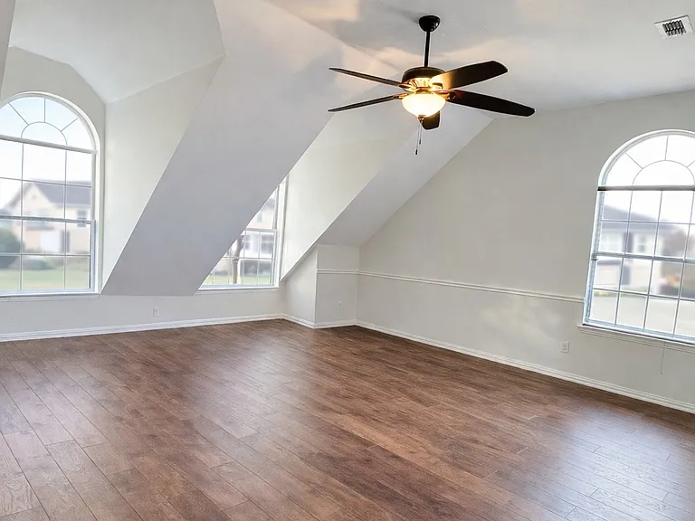 2108 Sandell Dr — Photo 10