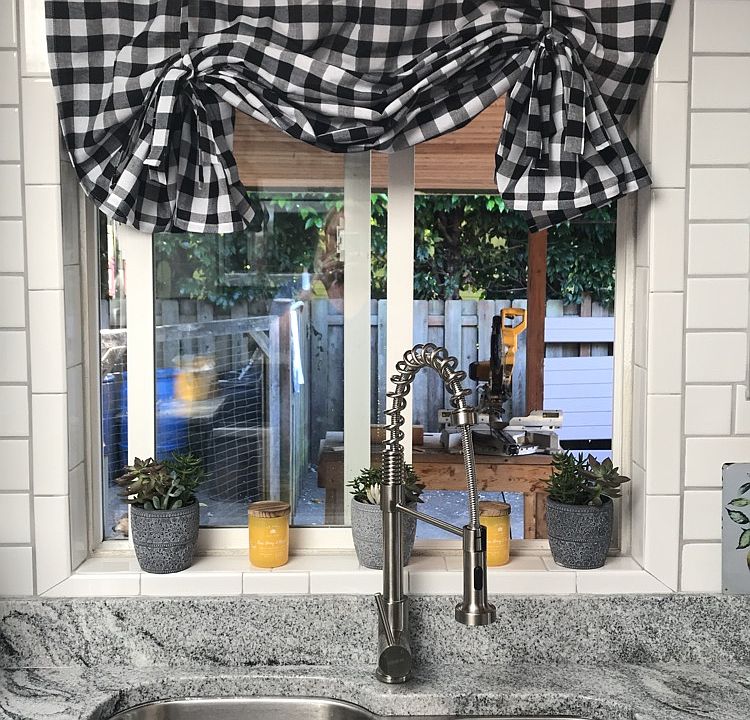 2nd image of 1478 Bayview Ave