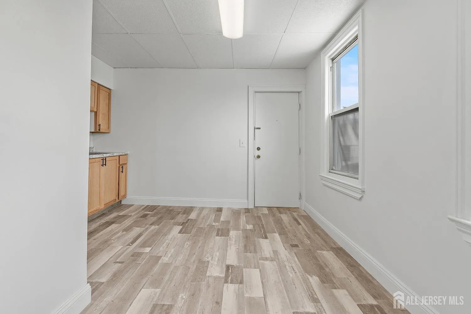 1 bed, 1.0 bath, 3386 sqft, $1,650 — Photo 2