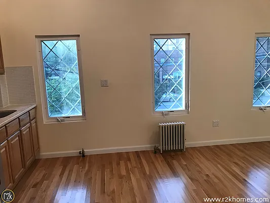 Rented by Realty 2000 Corp | media 2