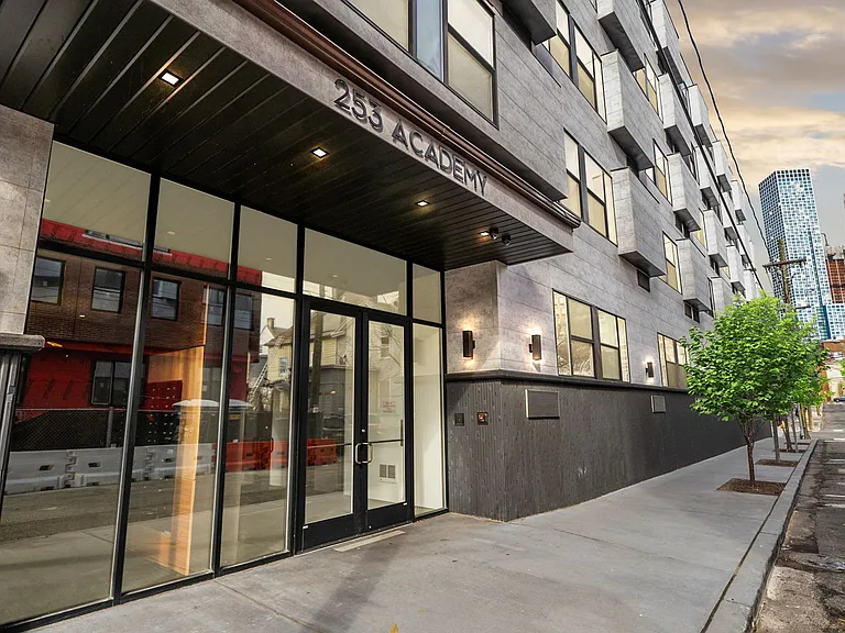253 Academy — Photo 30