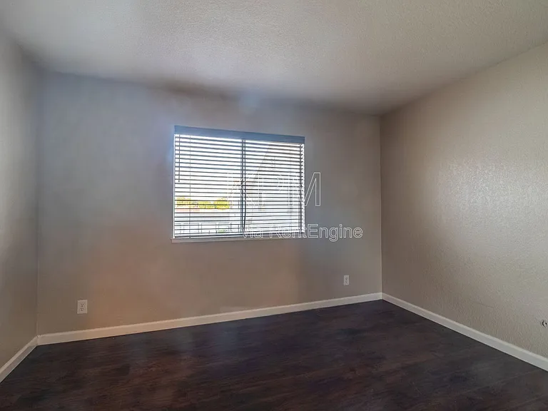 445 Almond Dr #144 — Photo 8