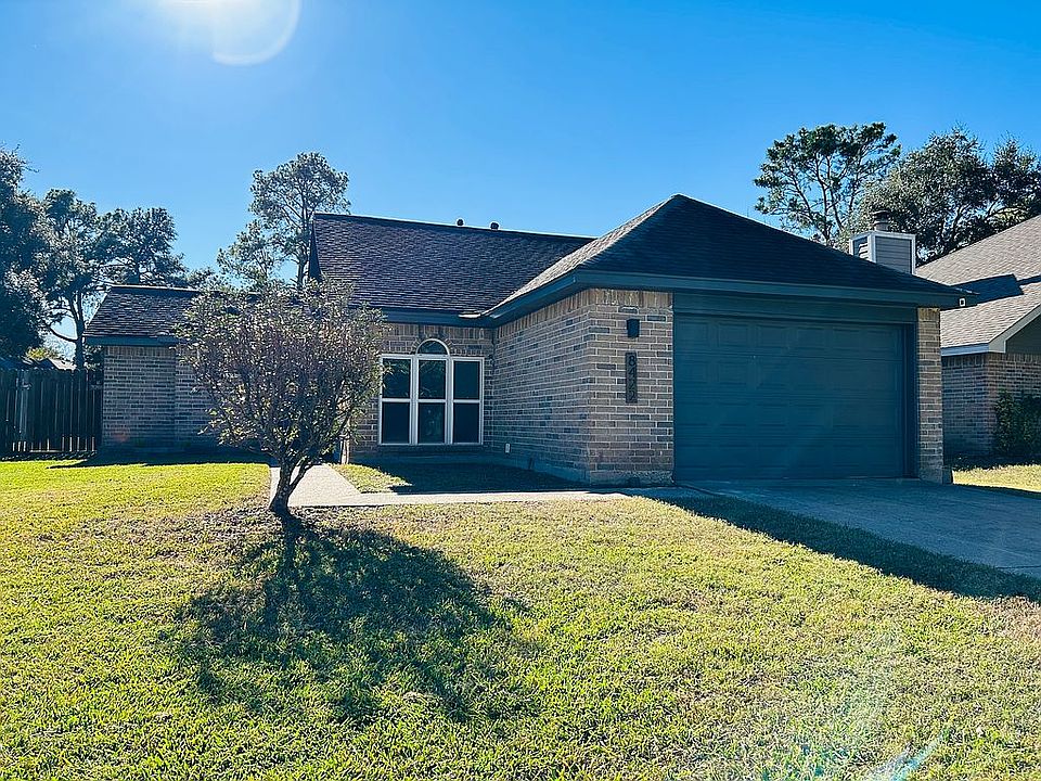 1st image of 8422 Greenleaf Lake Dr