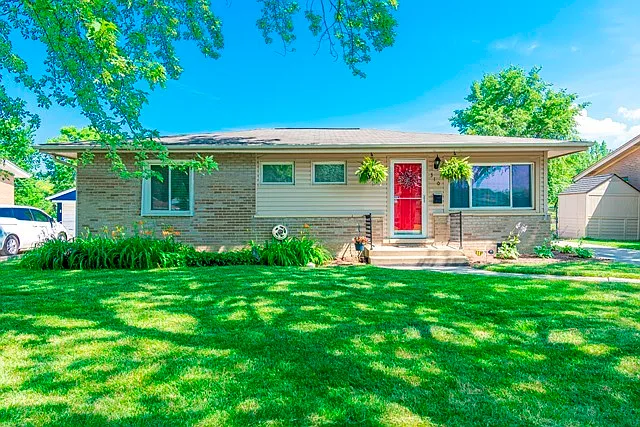 310 E Alden Dr photo 1