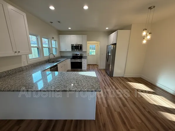 829 Hamilton St, Johnson City, TN 37604