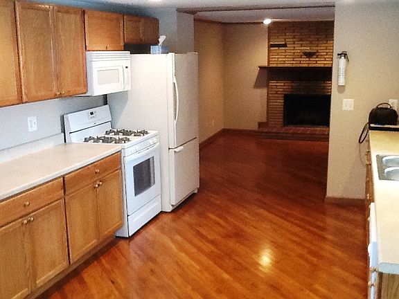 3rd image of 975 Wise St