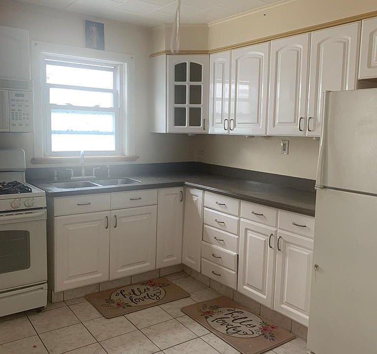 2nd image of 8639 125th St Floor 2